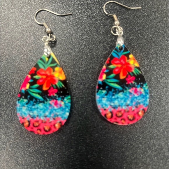 Earrings - Picture 1 of 1